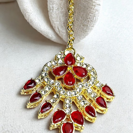 Kundan Style maang tika
