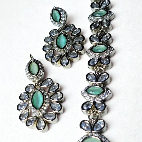 Silver Kundan Style Necklace Set